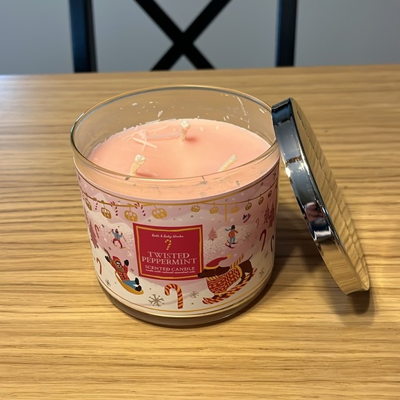 Bath & Body Works 3 Wick Candle. Twisted Peppermint, - Picture 2 of 3